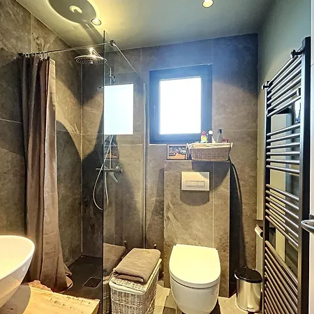 Mini Climatisee Vue Wifi Avec Piscine Chauffee De Avriloctobre