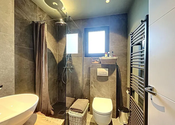 Mini Climatisee Vue Wifi Avec Piscine Chauffee De Avriloctobre